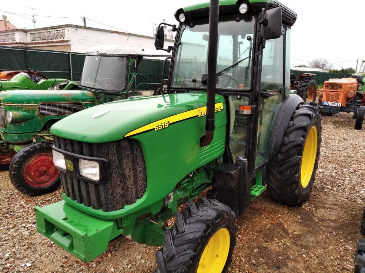 Trator John Deere 5515 — imagem 1