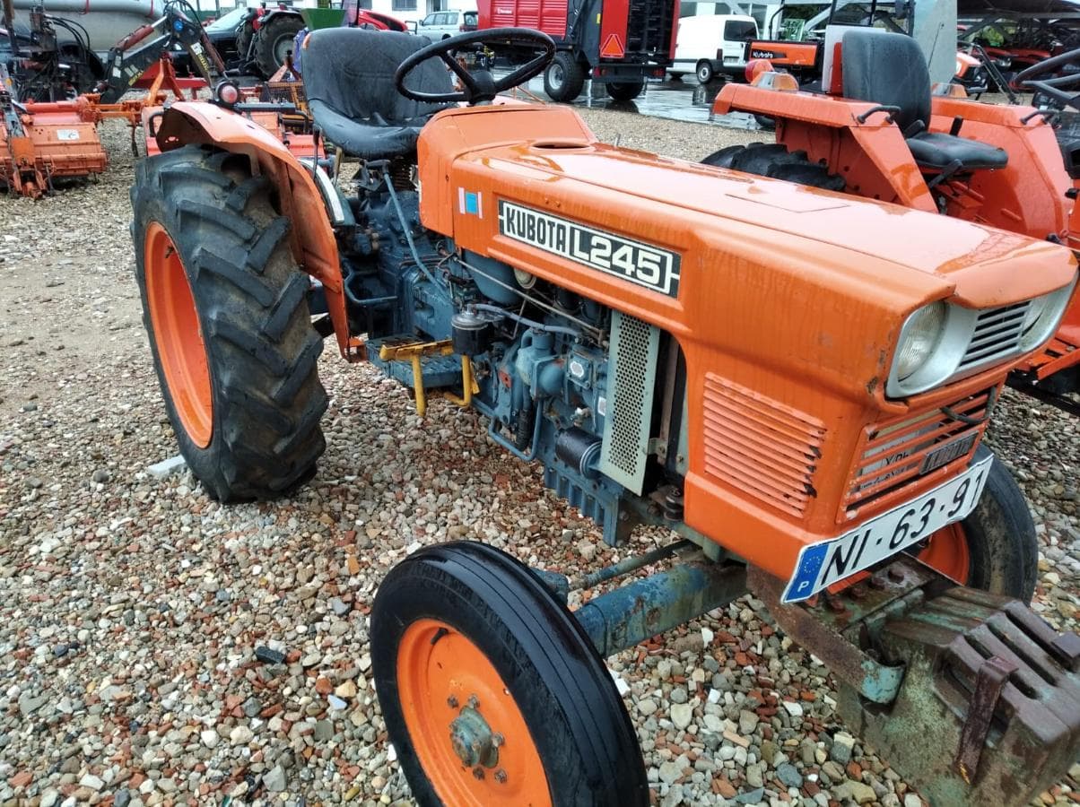 Trator Kubota L245