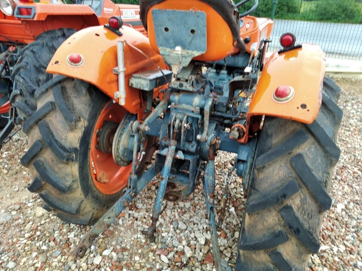 Trator Kubota L245 — imagem 3