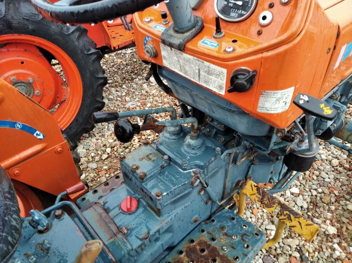 Trator Kubota L245 — imagem 4