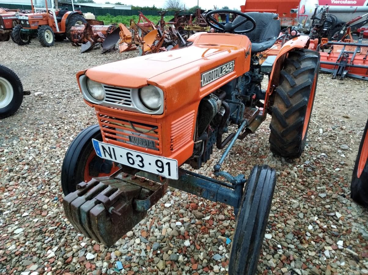 Trator Kubota L245 — imagem 2