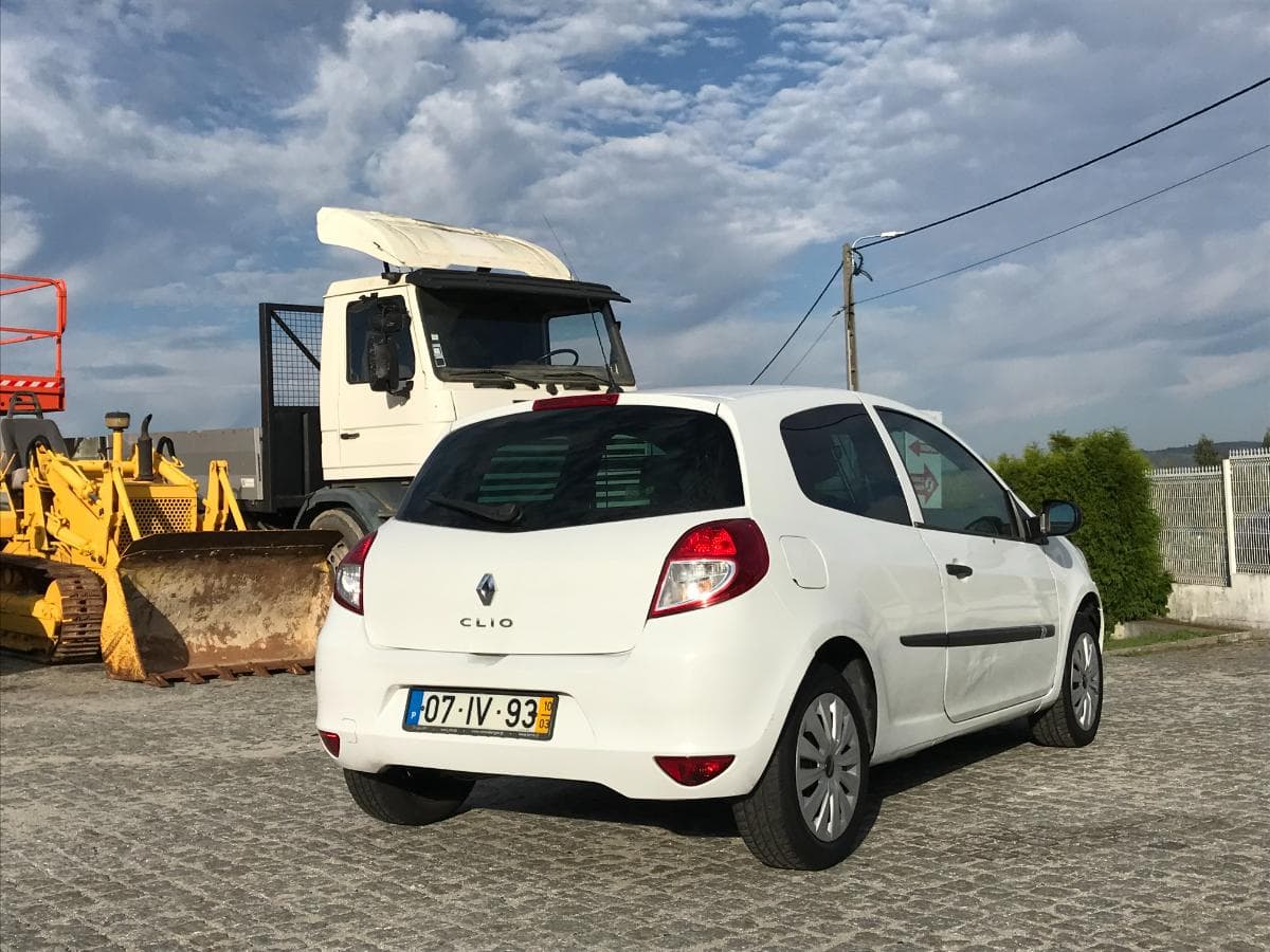 Renault Clio 1.5 DCI · Ano 2010 — imagem 6