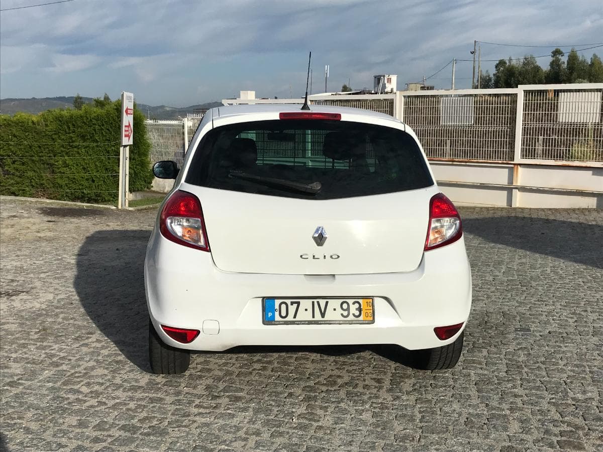Renault Clio 1.5 DCI · Ano 2010 — imagem 7