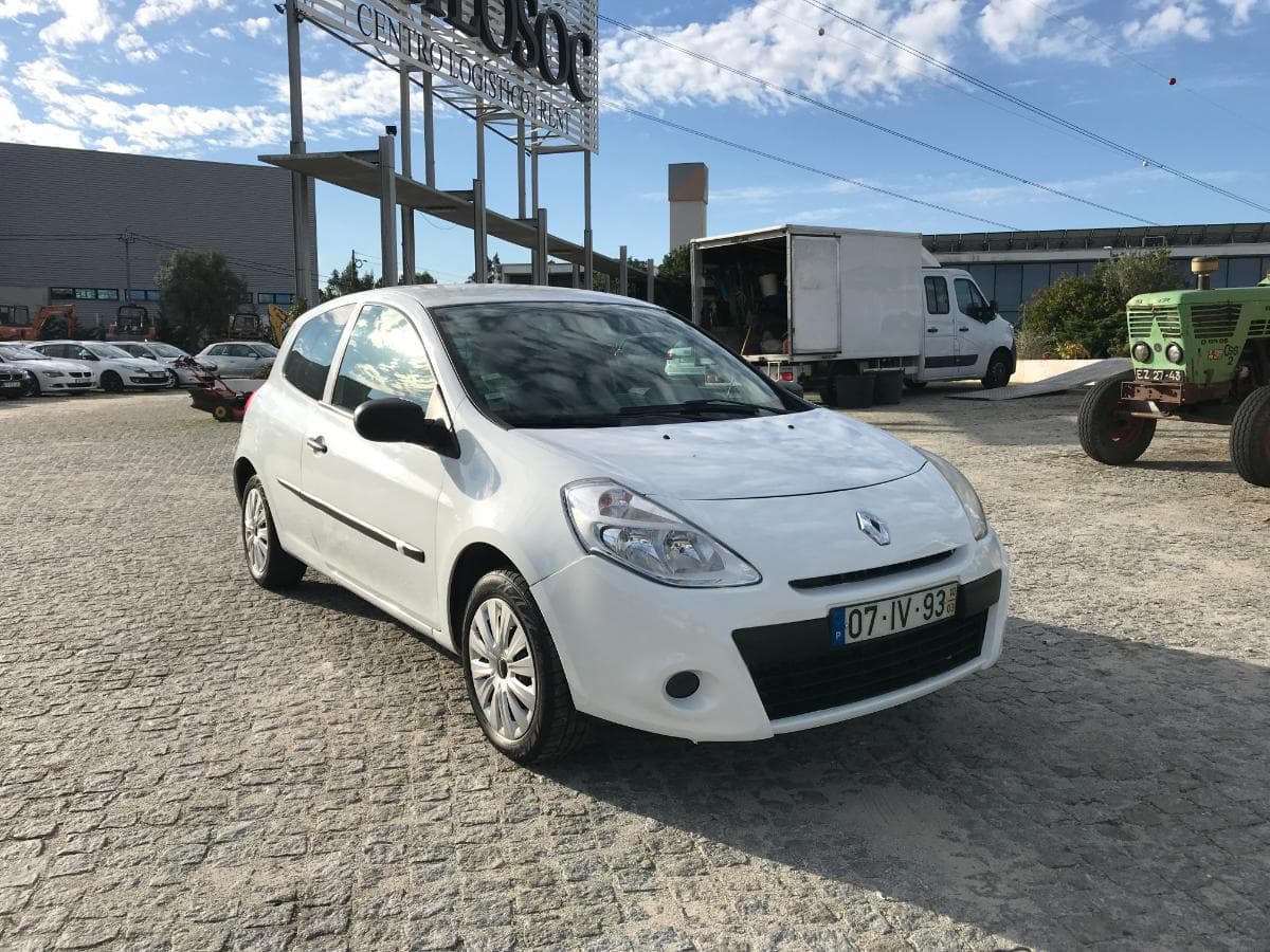 Renault Clio 1.5 DCI · Ano 2010 — imagem 1