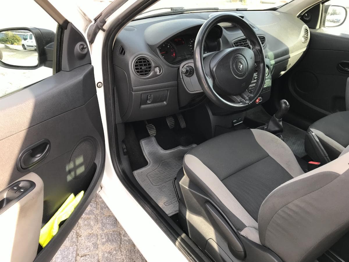 Renault Clio 1.5 DCI · Ano 2010 — imagem 19
