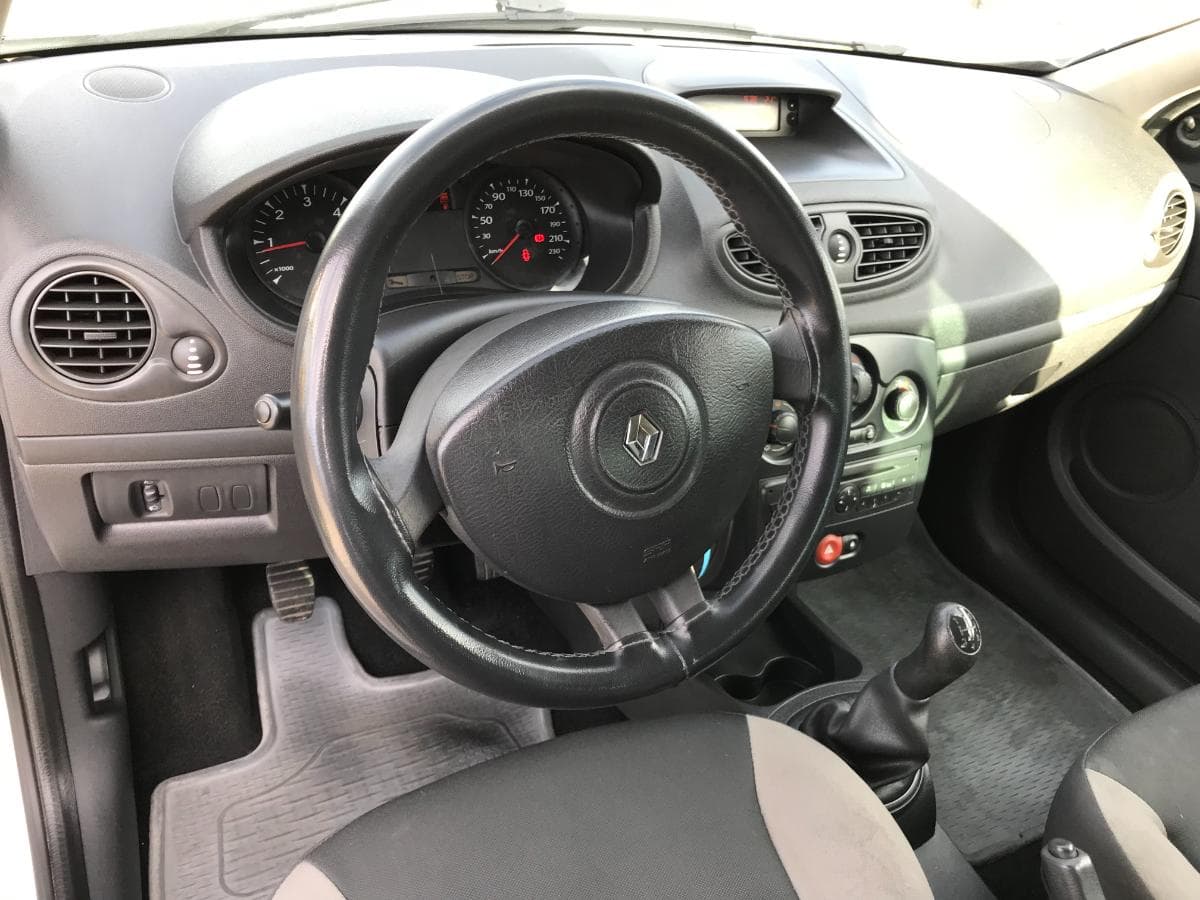 Renault Clio 1.5 DCI · Ano 2010 — imagem 25