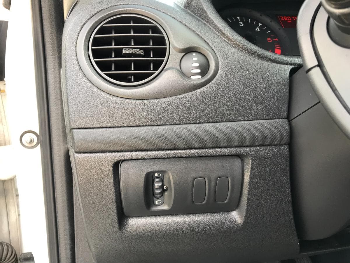 Renault Clio 1.5 DCI · Ano 2010 — imagem 29