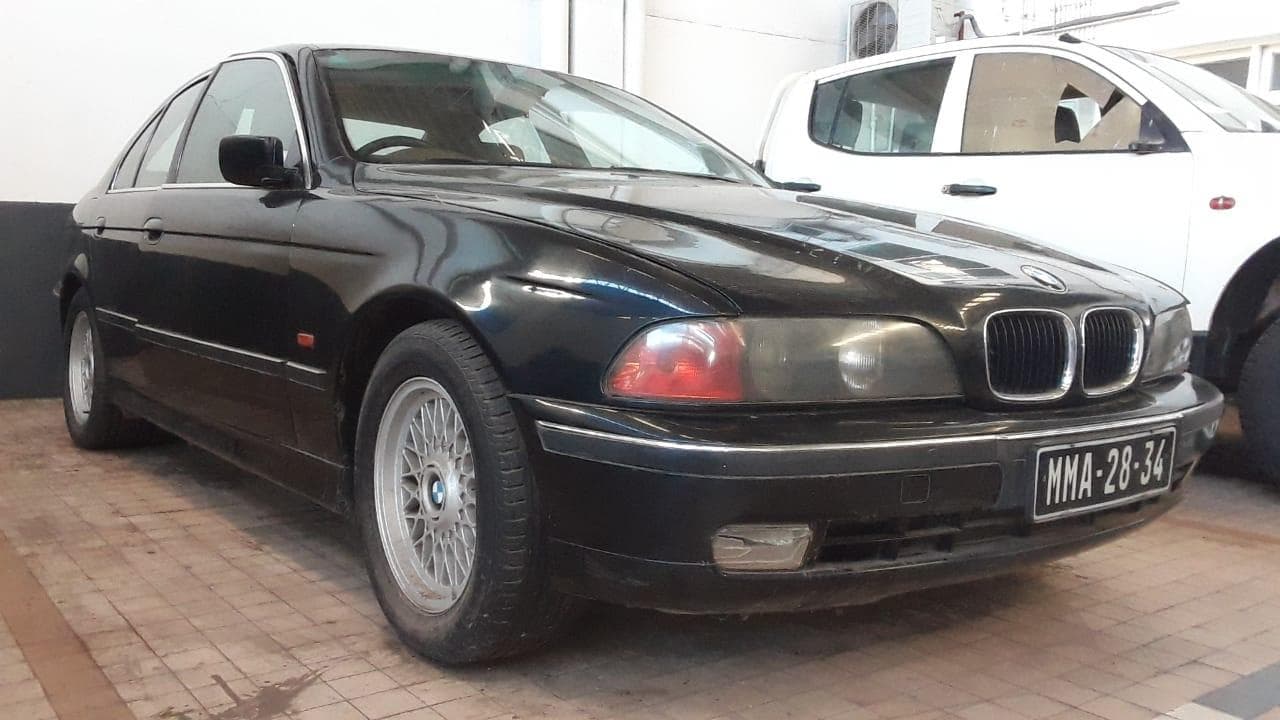 BMW 528i, · — imagem 4