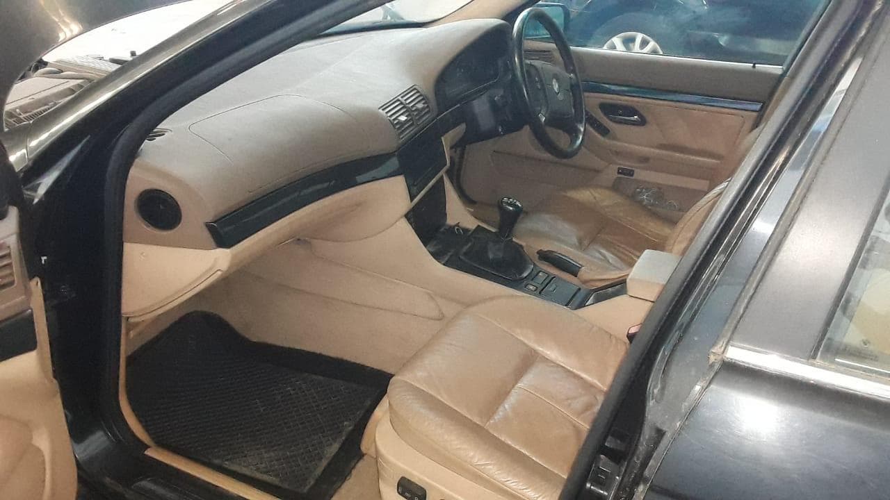 BMW 528i, · — imagem 6