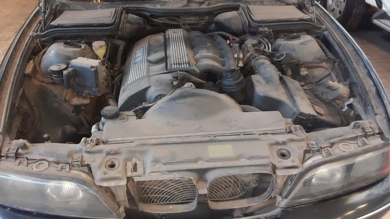 BMW 528i, · — imagem 7