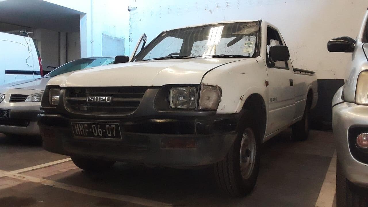 Isuzu KB 250D ·