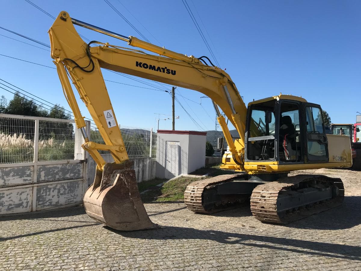 Giratória de Rastos Komatsu PC 200 EN6 — imagem 2