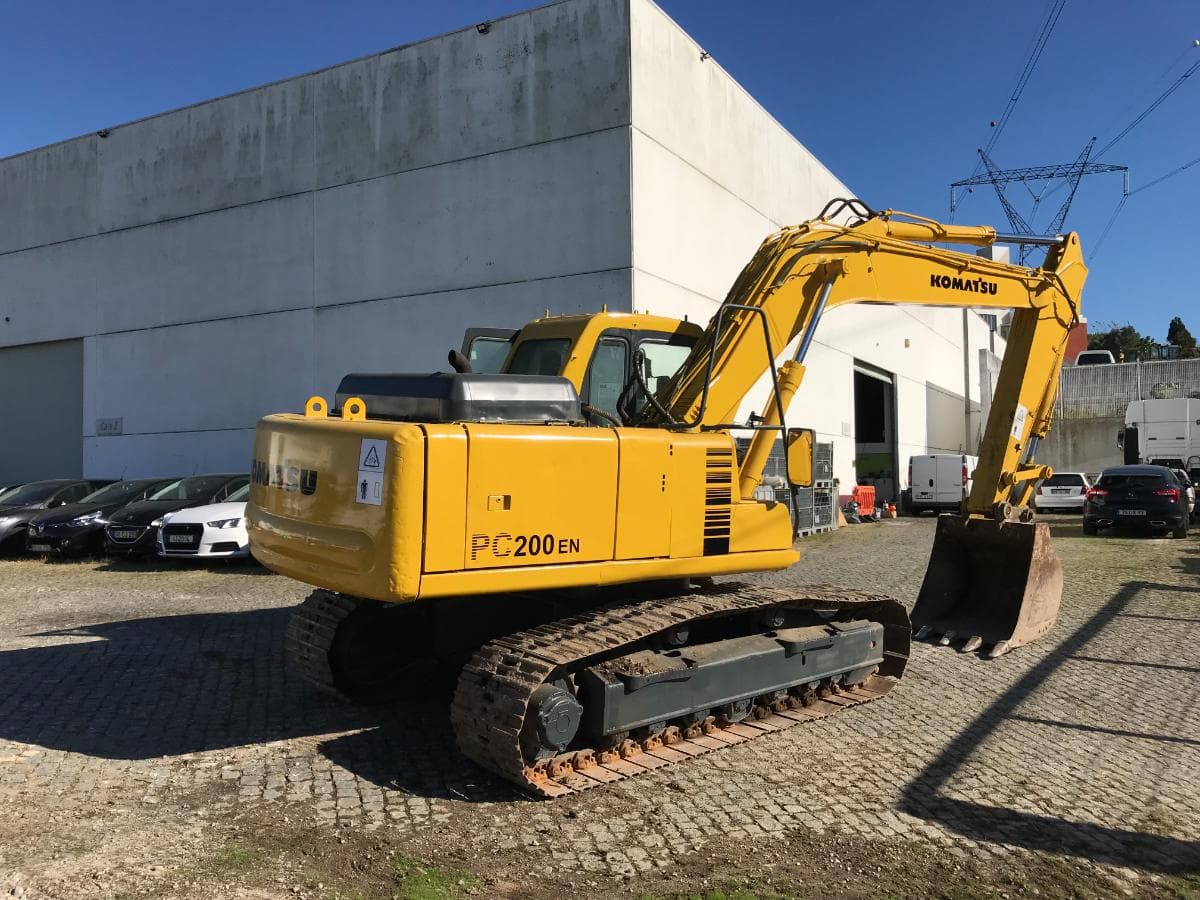 Giratória de Rastos Komatsu PC 200 EN6 — imagem 4