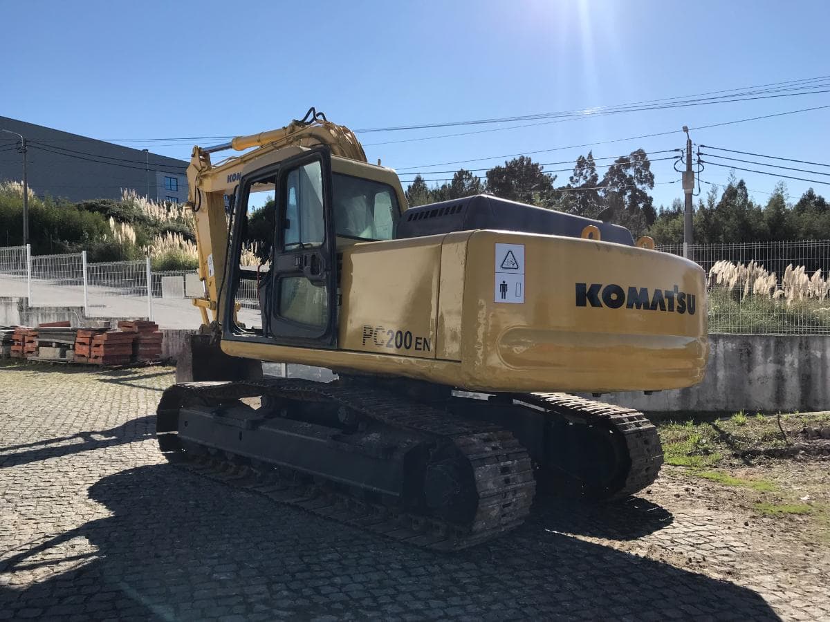 Giratória de Rastos Komatsu PC 200 EN6 — imagem 3