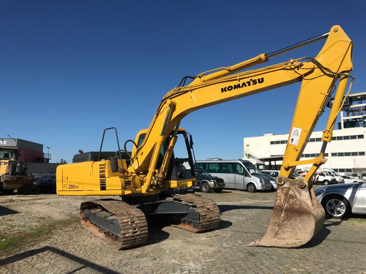 Giratória de Rastos Komatsu PC 200 EN6 — imagem 1