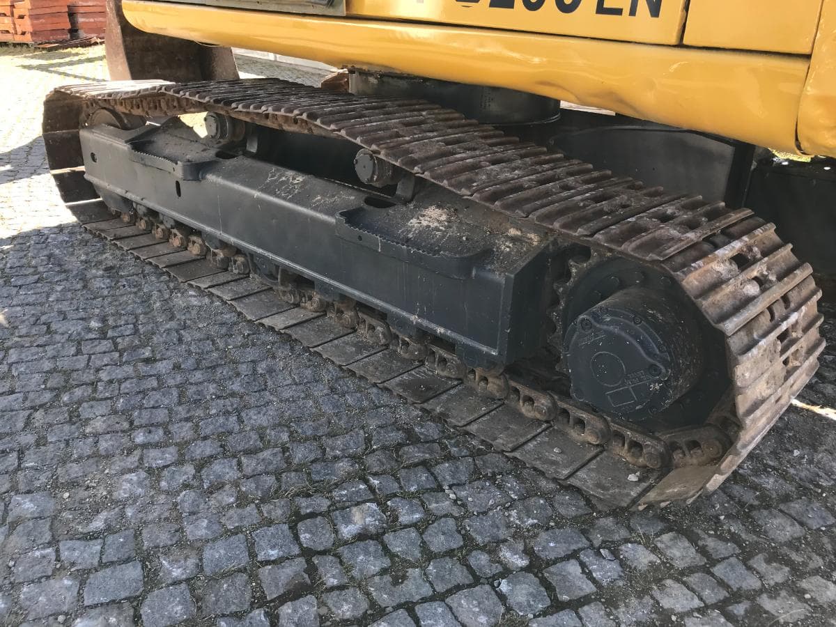 Giratória de Rastos Komatsu PC 200 EN6 — imagem 5