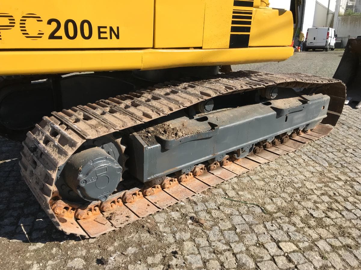 Giratória de Rastos Komatsu PC 200 EN6 — imagem 6