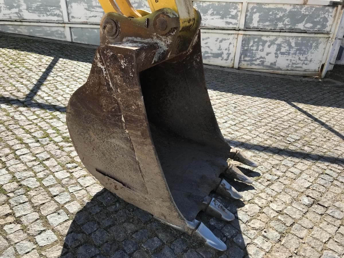 Giratória de Rastos Komatsu PC 200 EN6 — imagem 7