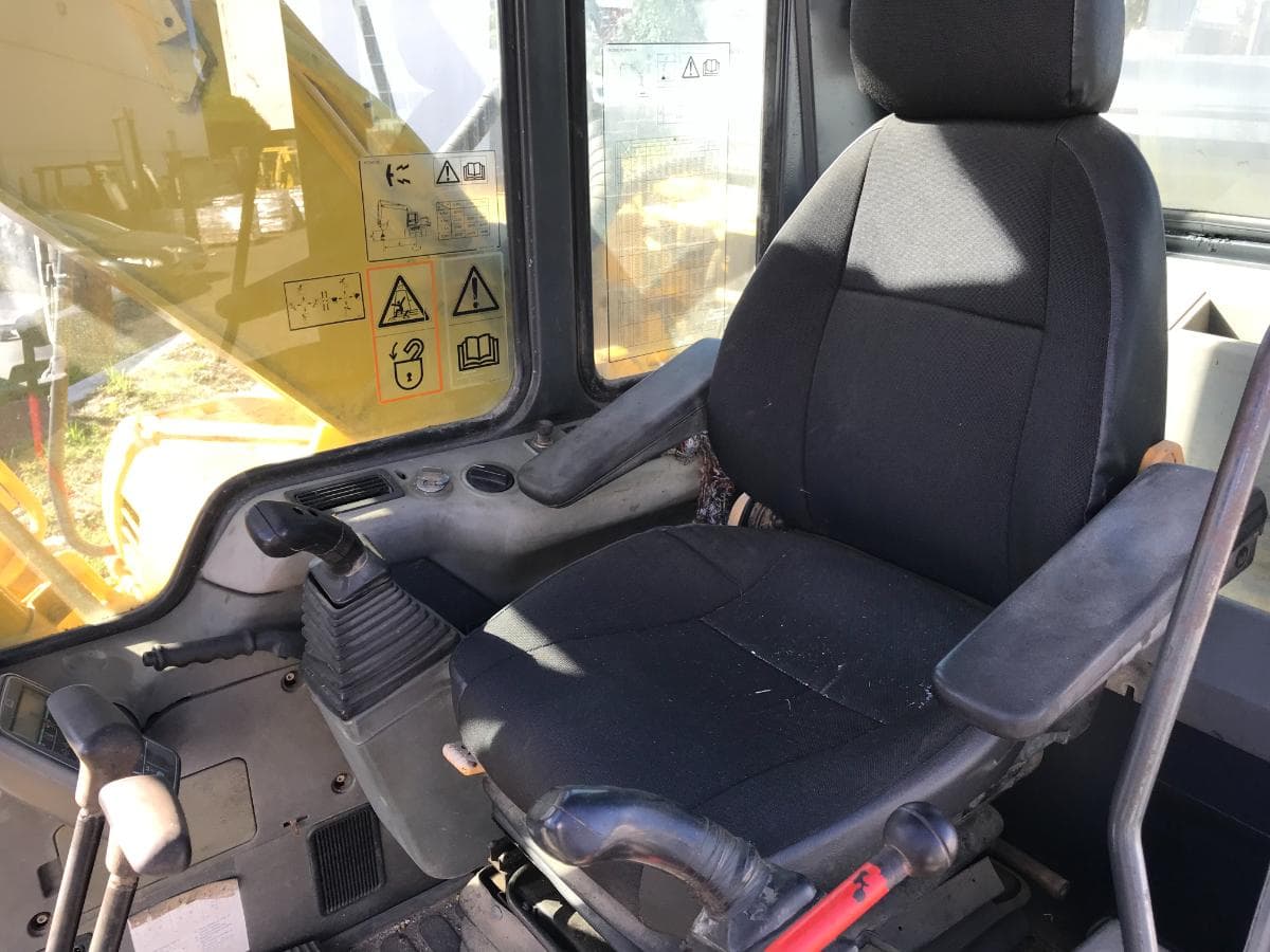 Giratória de Rastos Komatsu PC 200 EN6 — imagem 9