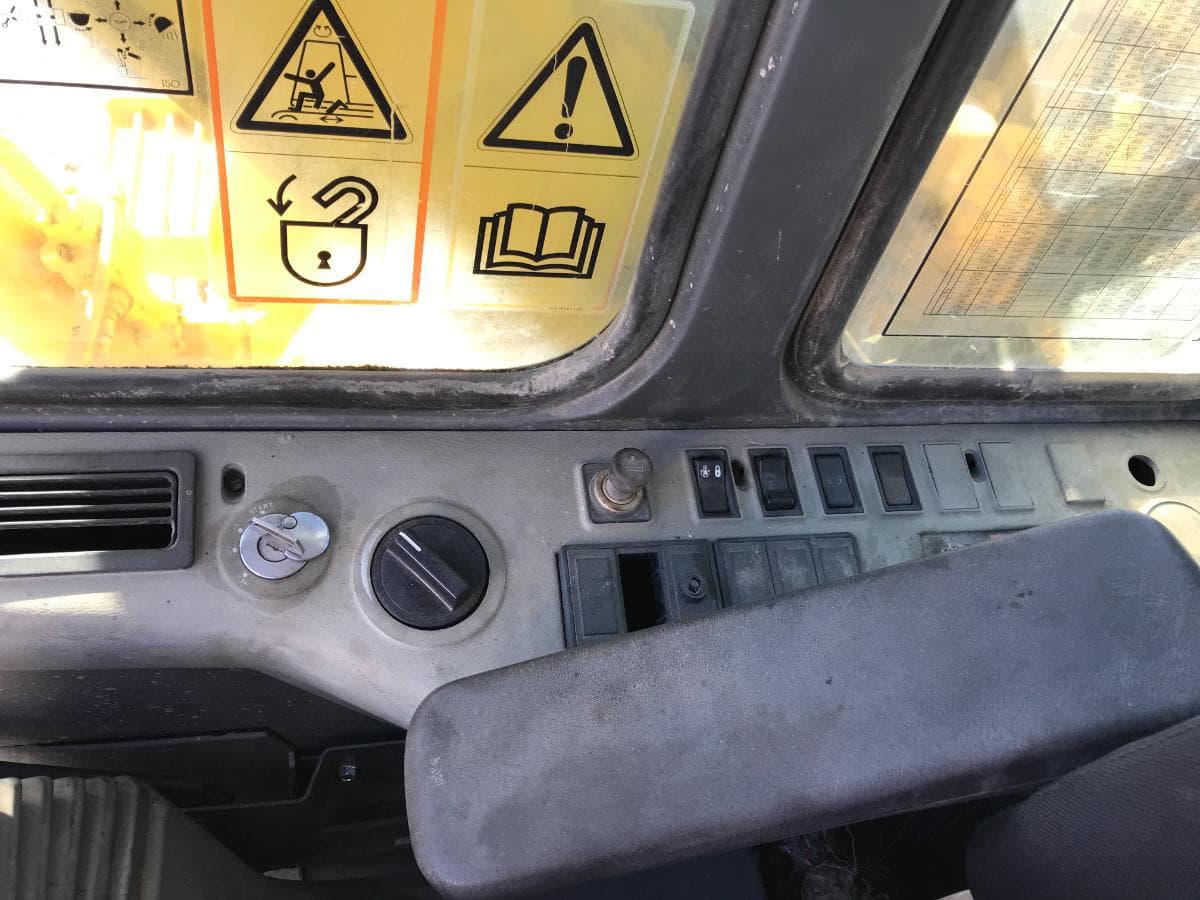 Giratória de Rastos Komatsu PC 200 EN6 — imagem 8