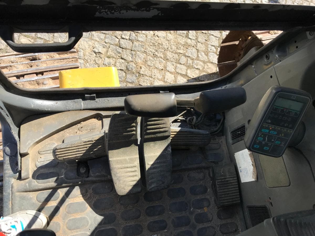 Giratória de Rastos Komatsu PC 200 EN6 — imagem 10