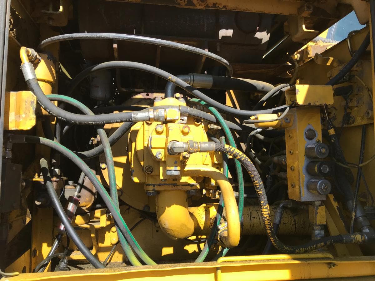Giratória de Rastos Komatsu PC 200 EN6 — imagem 12