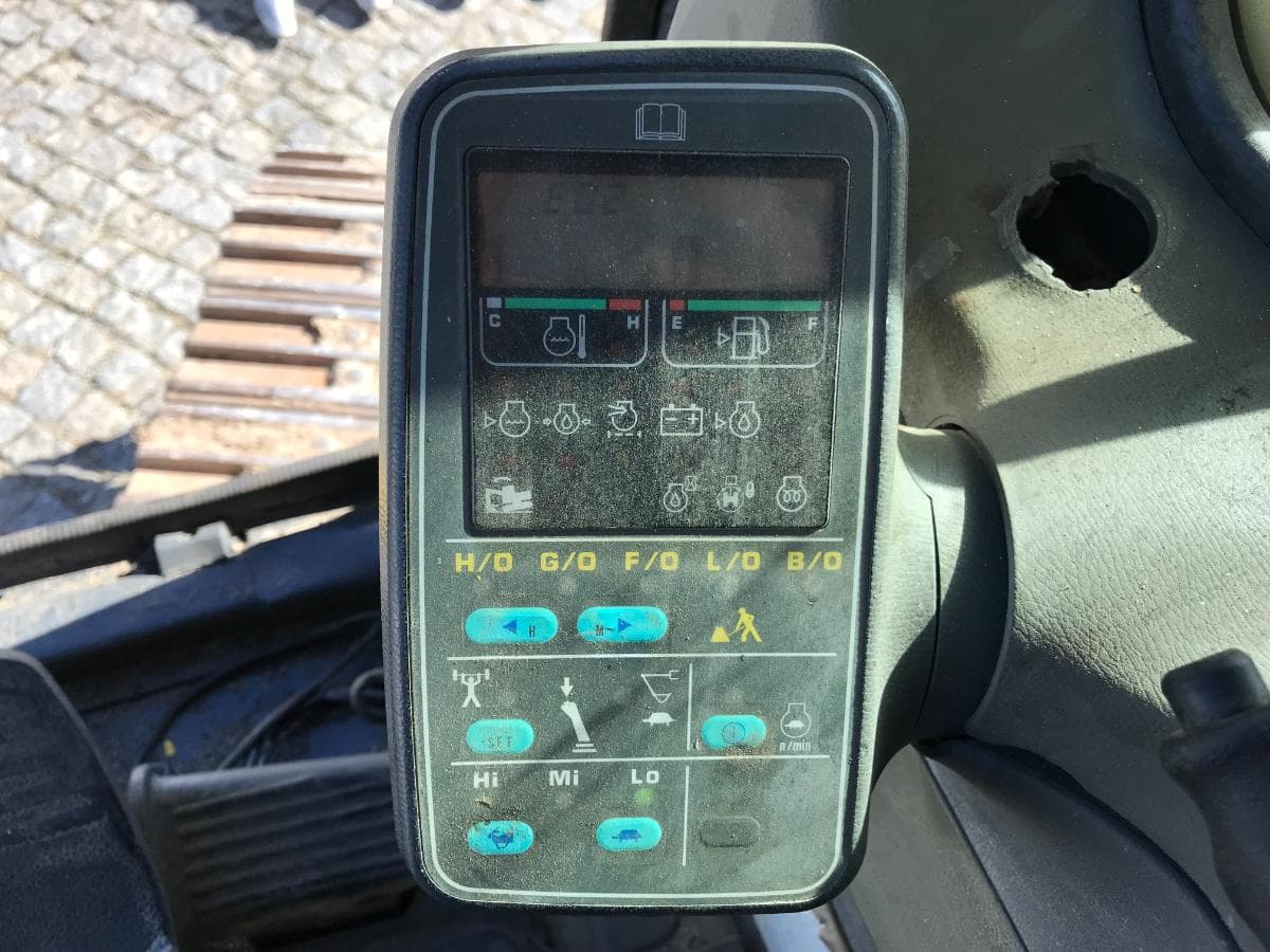 Giratória de Rastos Komatsu PC 200 EN6 — imagem 13