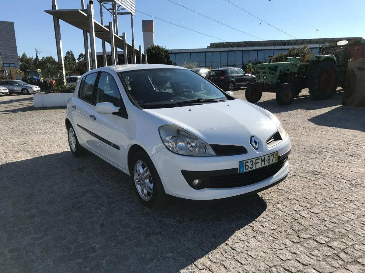 Renault Clio 1.5 DCI · Ano 2008 — imagem 1