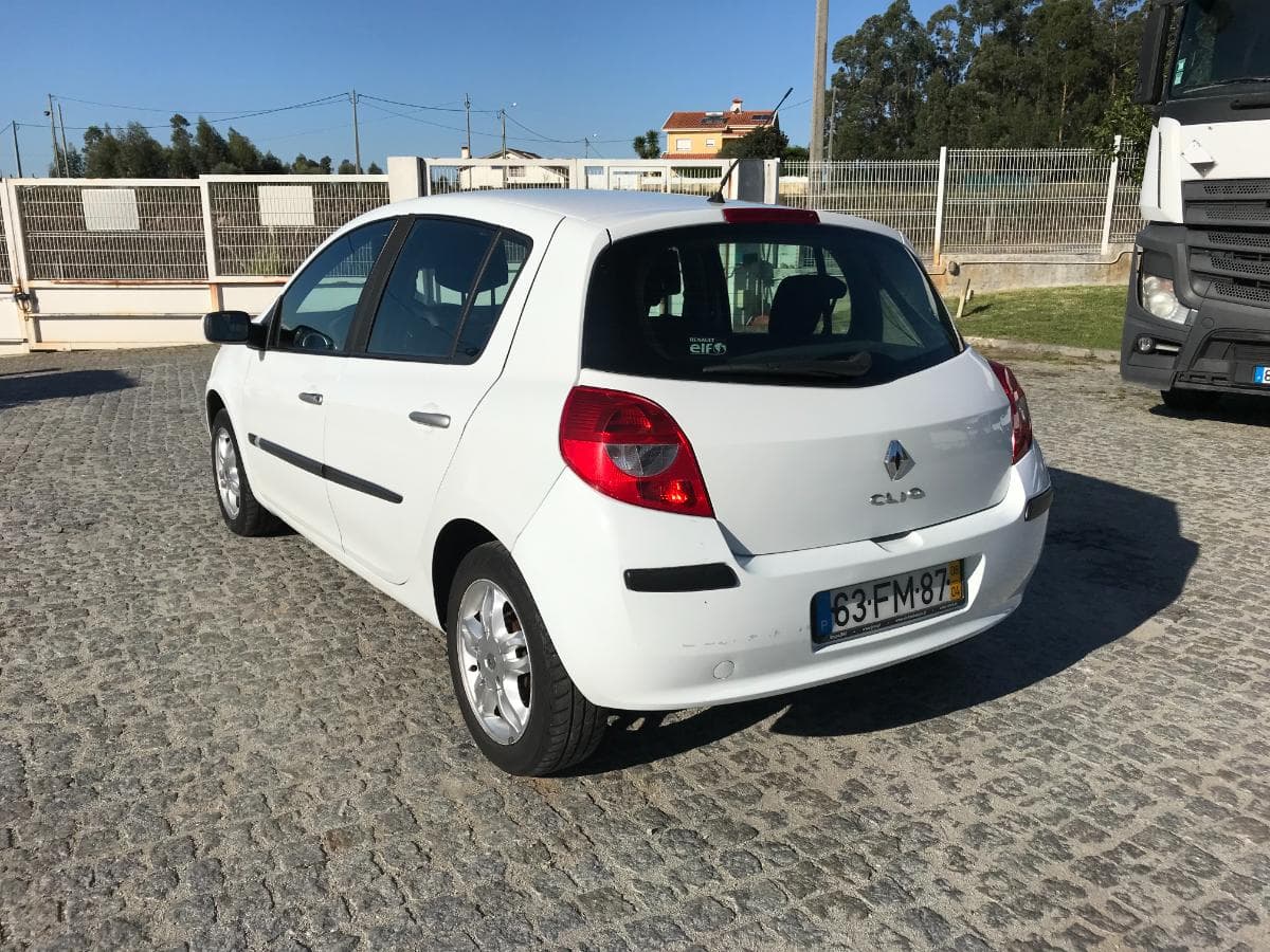 Renault Clio 1.5 DCI · Ano 2008 — imagem 4