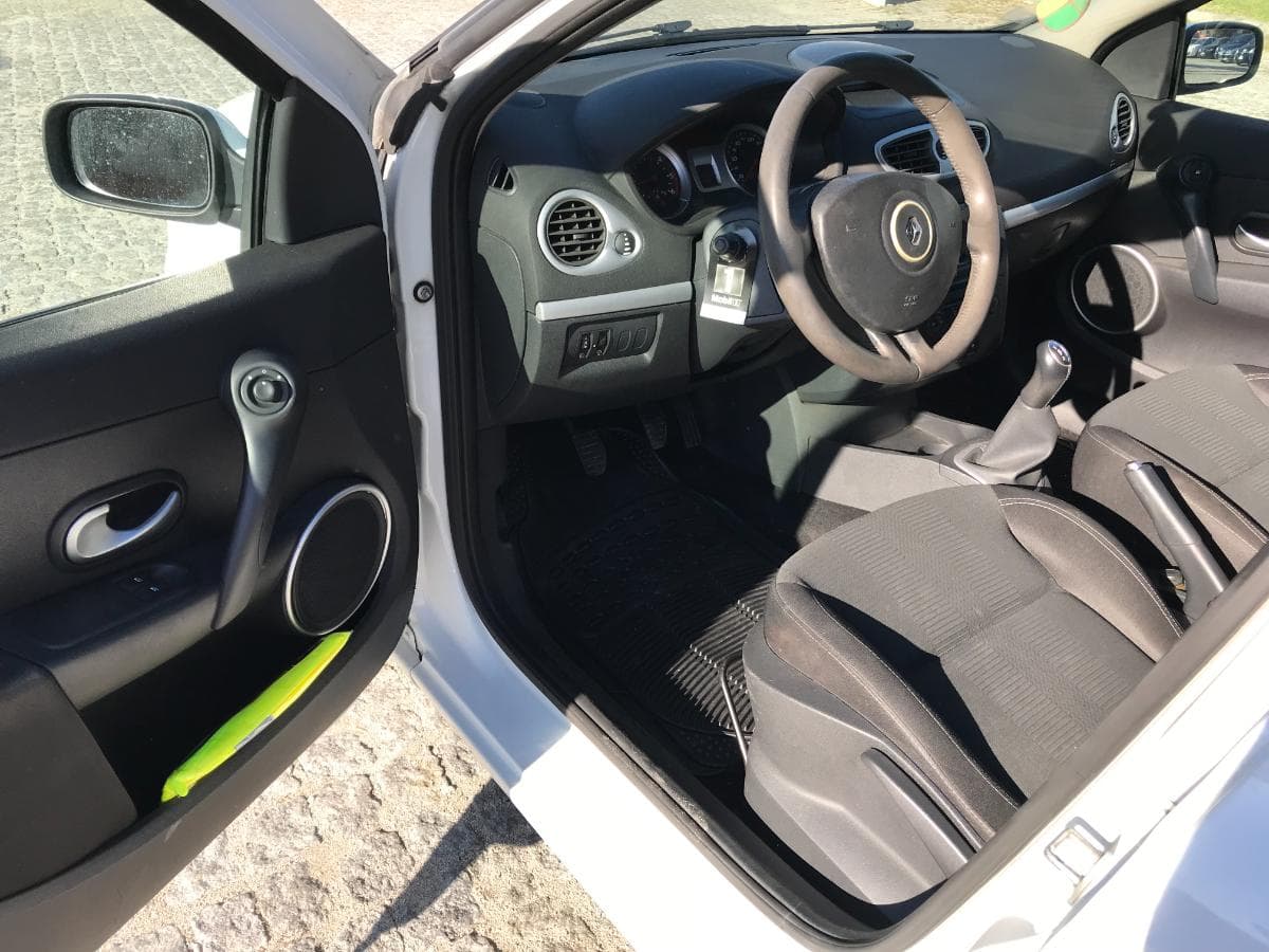 Renault Clio 1.5 DCI · Ano 2008 — imagem 17
