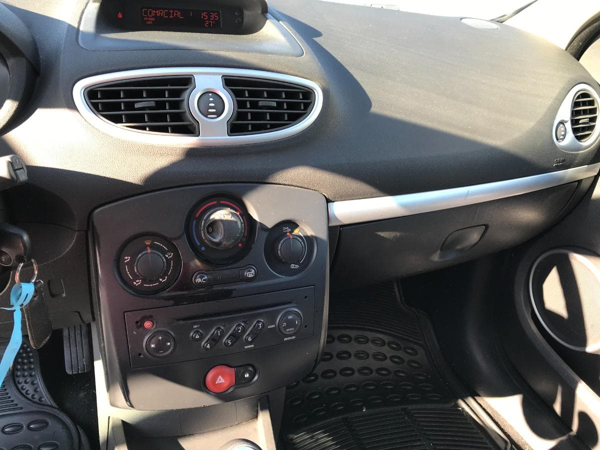 Renault Clio 1.5 DCI · Ano 2008 — imagem 21