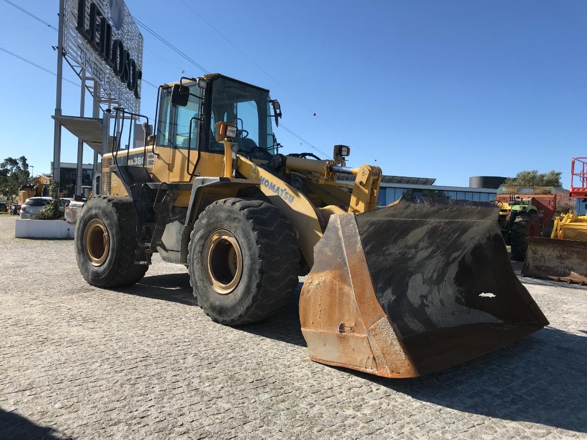 Pá carregadora Komatsu WA380 — image 1