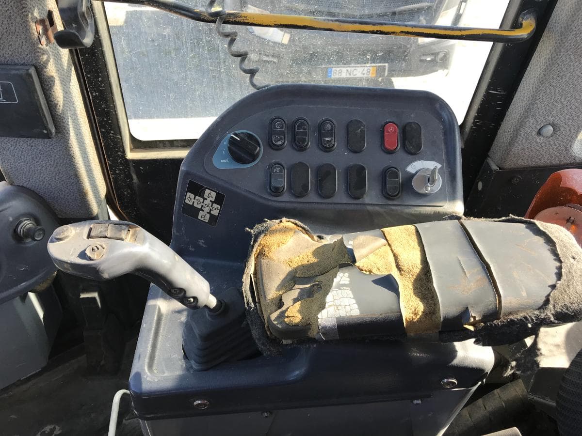 Pá carregadora Komatsu WA380 — image 11