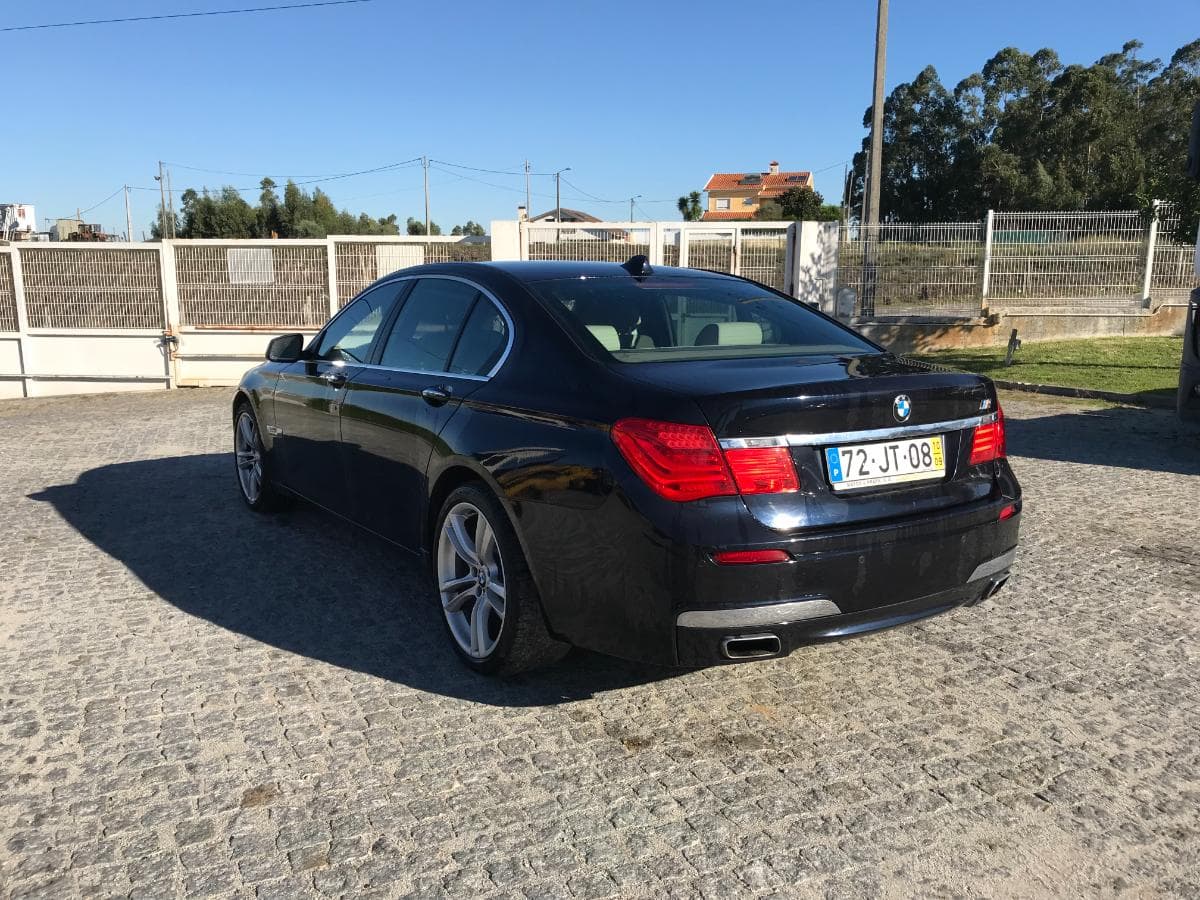 BMW 740D · Ano 2010 — imagem 10