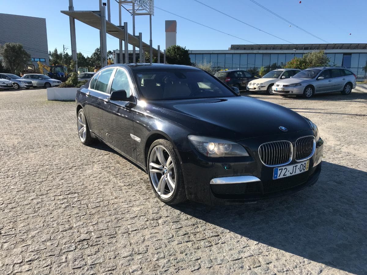 BMW 740D · Ano 2010 — imagem 1
