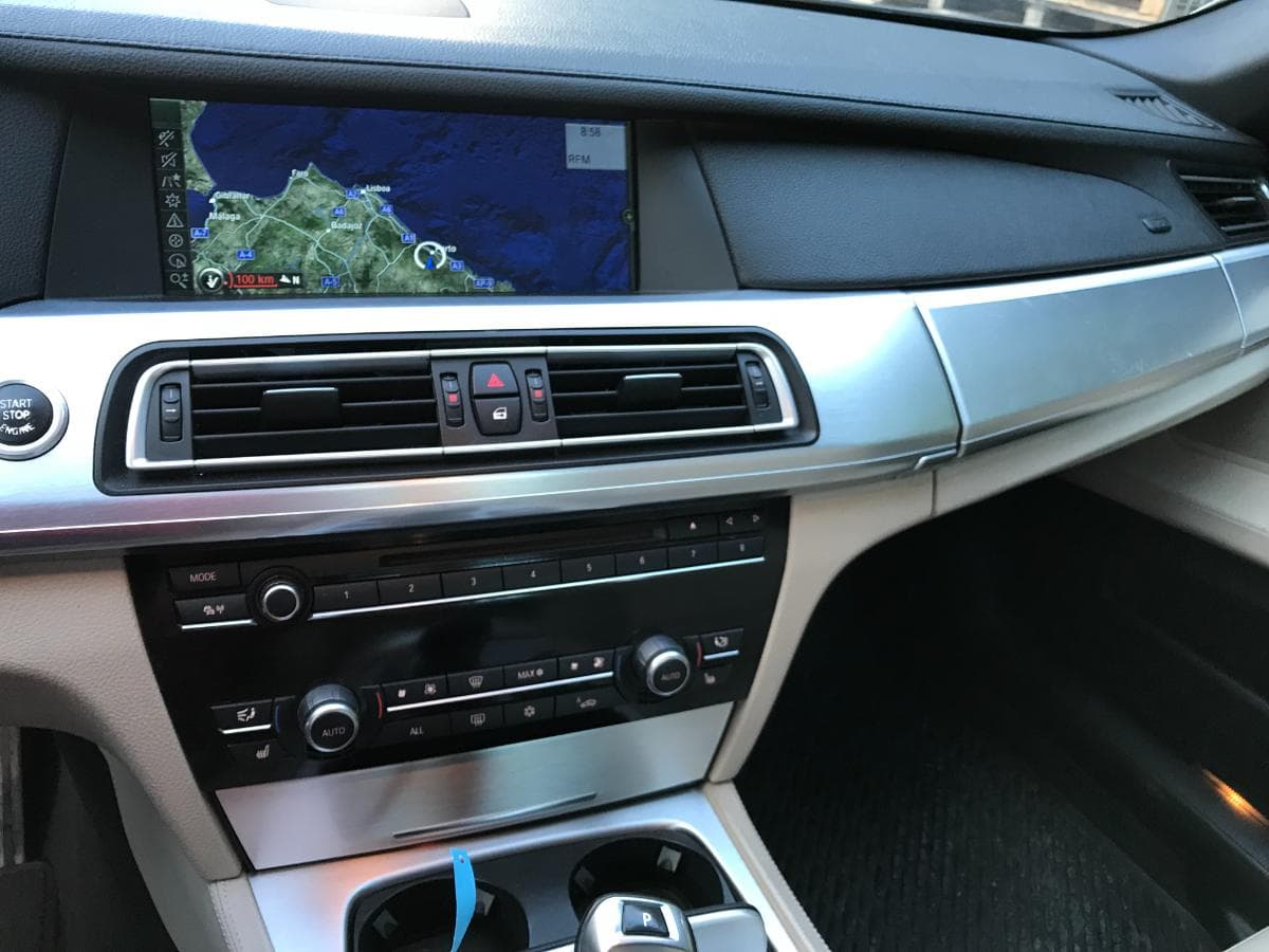 BMW 740D · Ano 2010 — imagem 20