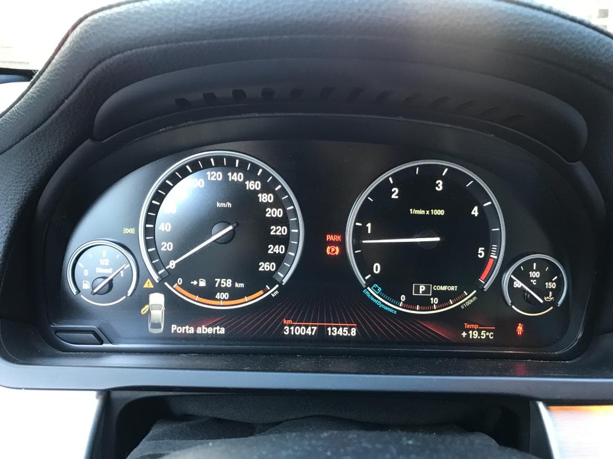 BMW 740D · Ano 2010 — imagem 26