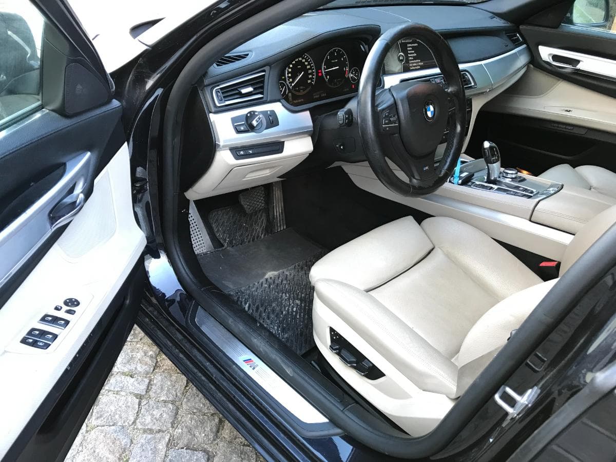BMW 740D · Ano 2010 — imagem 19