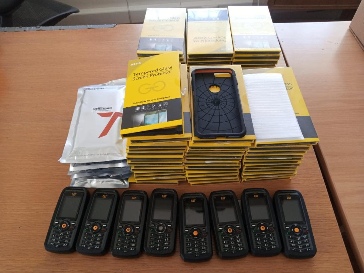 Telefones celular e pastas · — imagem 2