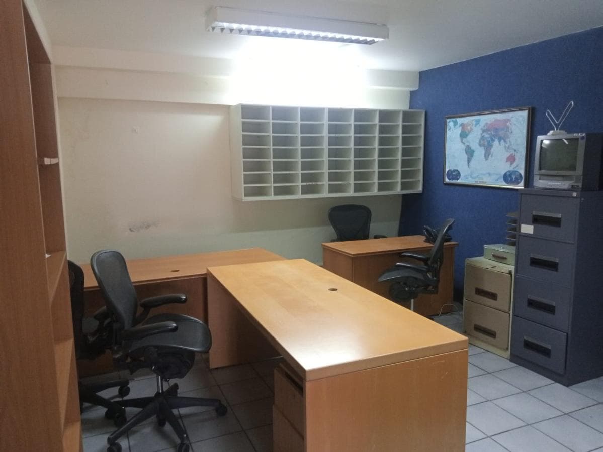 Mobília de escritório e TV SHARP · — imagem 2