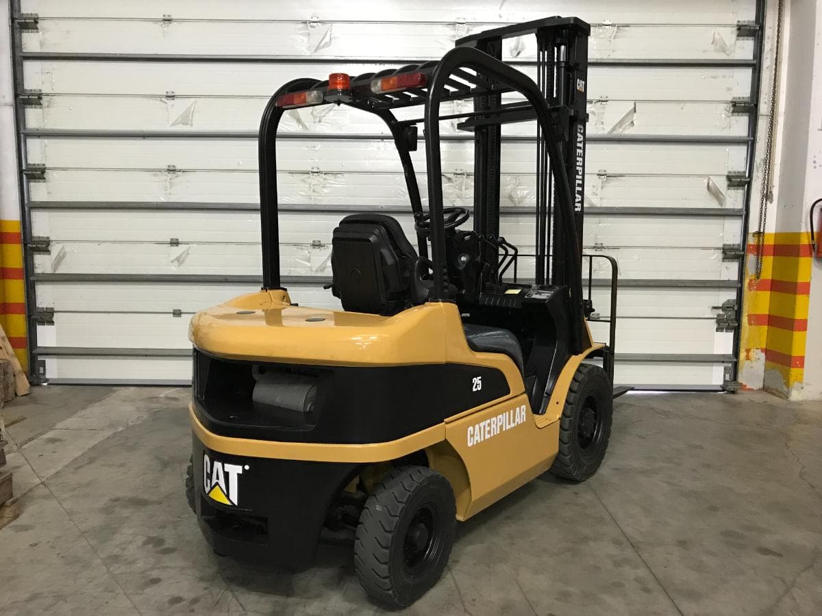 Empilhador CAT 2500 KG — imagem 3