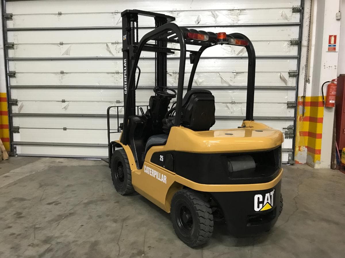 Empilhador CAT 2500 KG — imagem 4