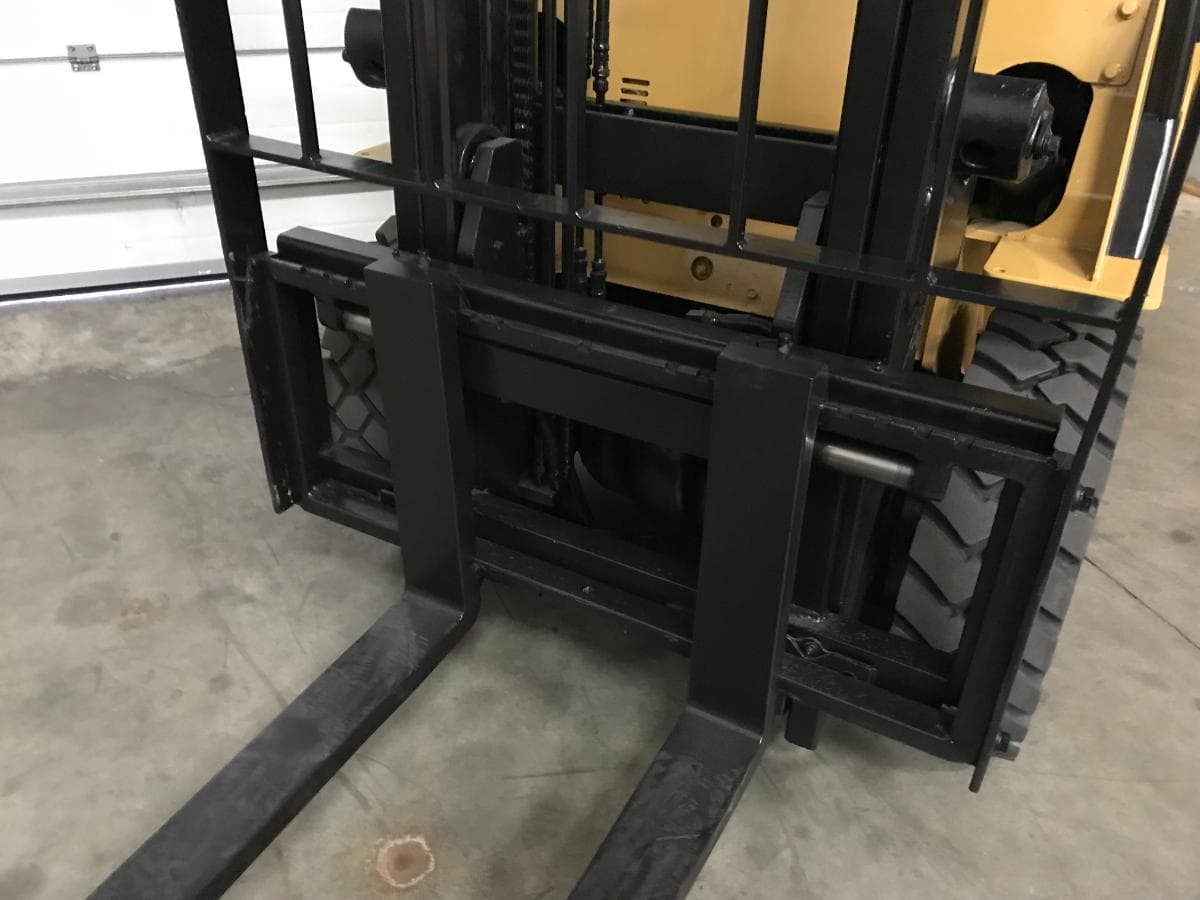Empilhador CAT 2500 KG — imagem 5