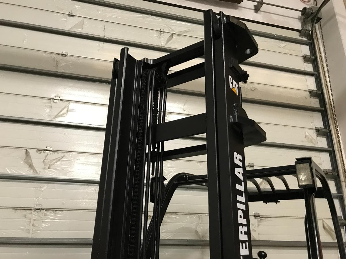 Empilhador CAT 2500 KG — imagem 6