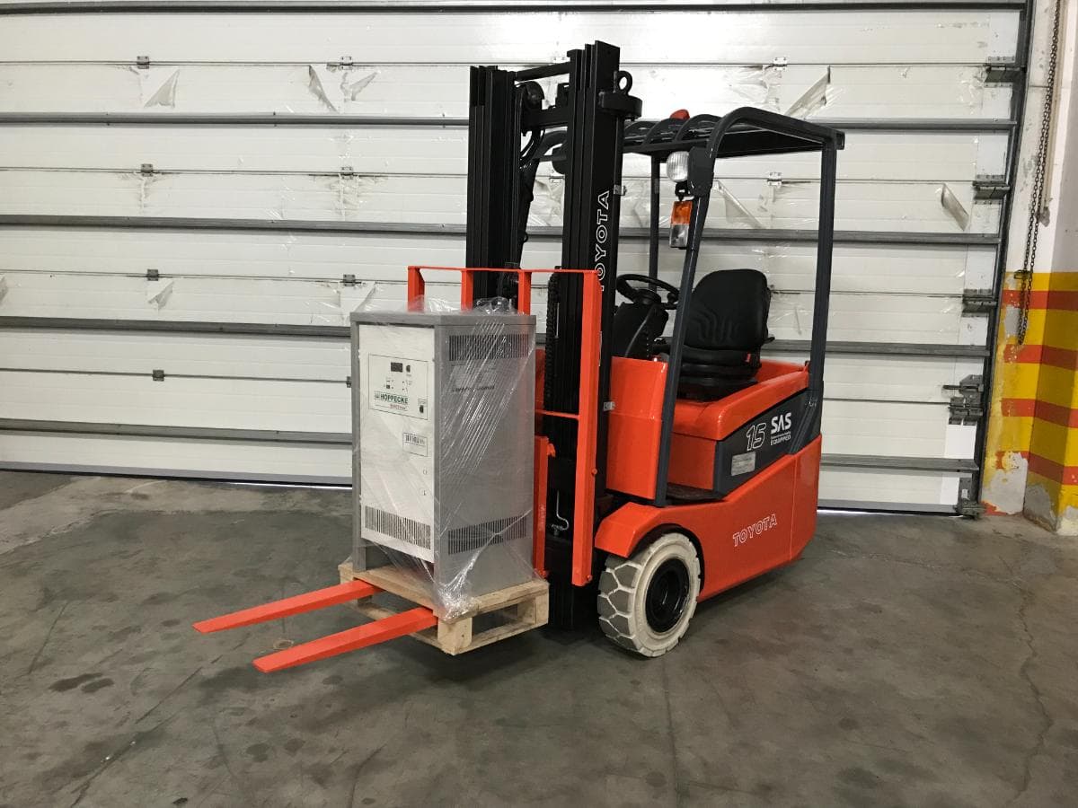 Empilhador Toyota 1500 Kg Elétrico — imagem 2