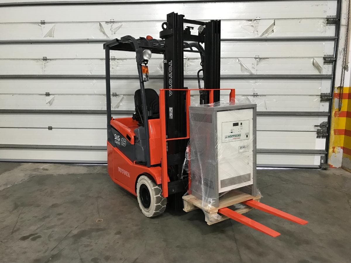 Empilhador Toyota 1500 Kg Elétrico — imagem 1
