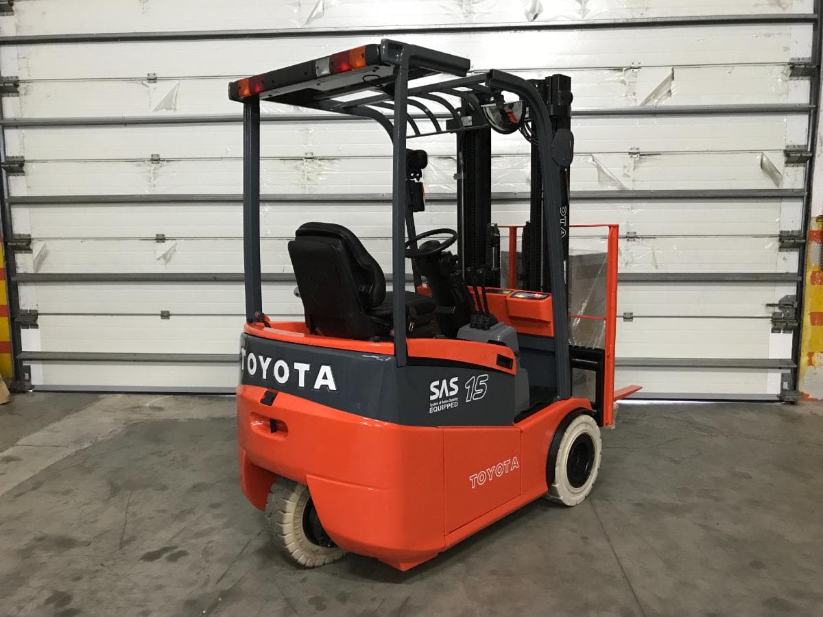 Empilhador Toyota 1500 Kg Elétrico — imagem 3