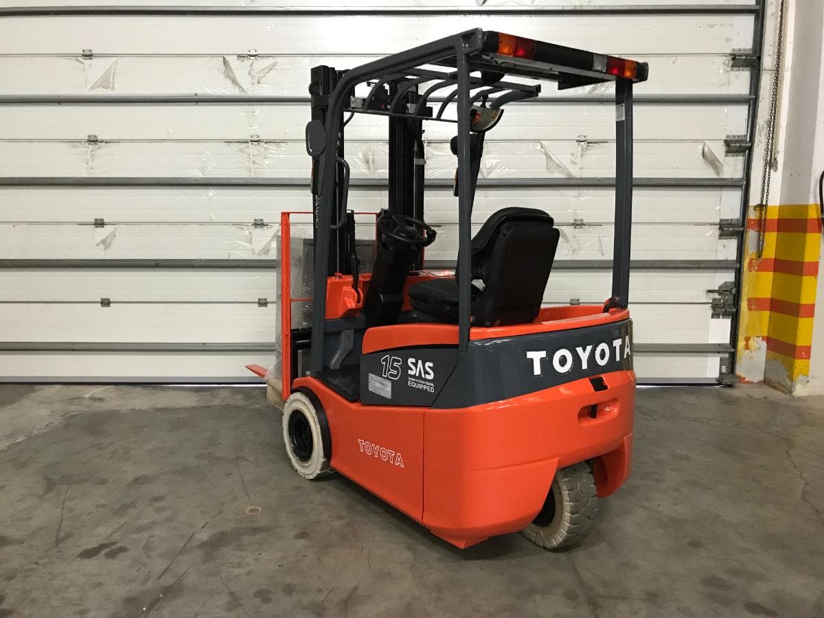 Empilhador Toyota 1500 Kg Elétrico — imagem 4