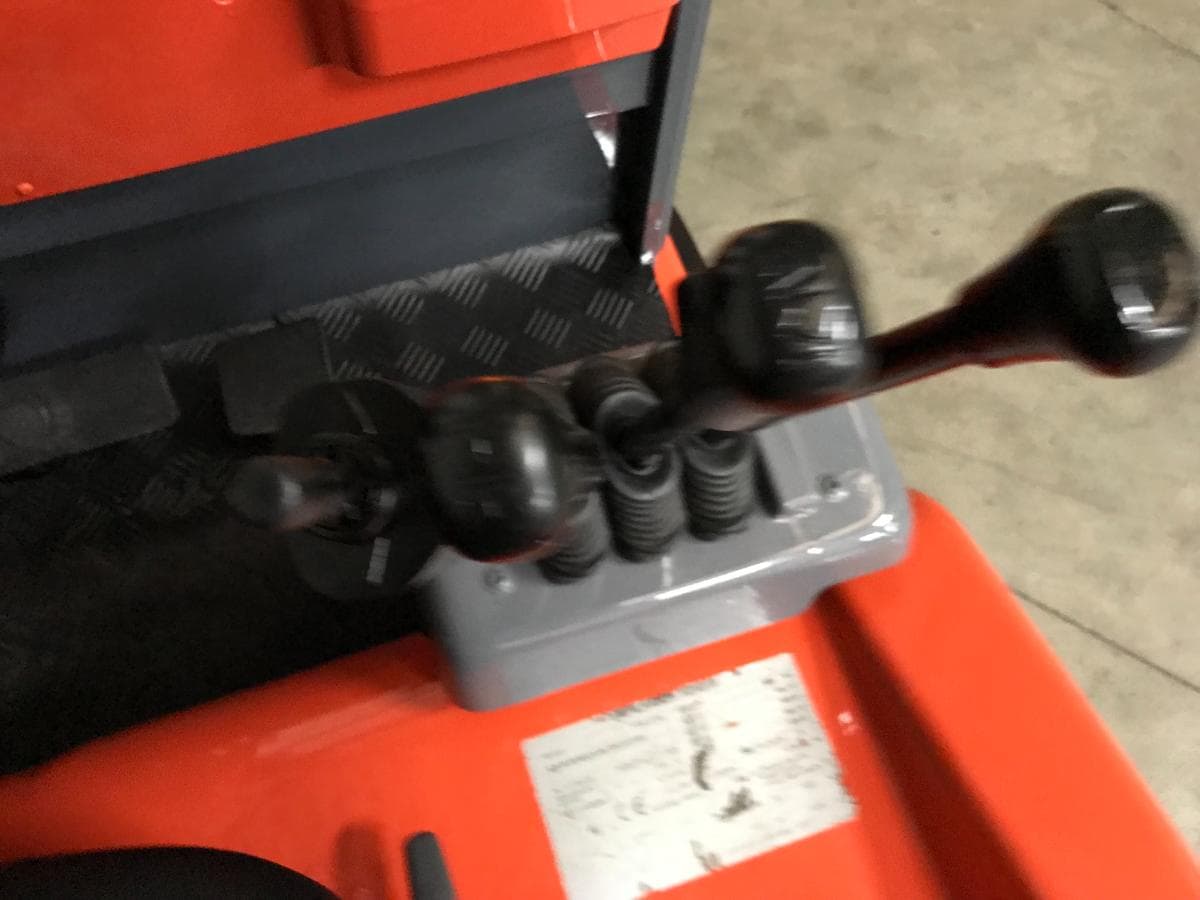 Empilhador Toyota 1500 Kg Elétrico — imagem 8