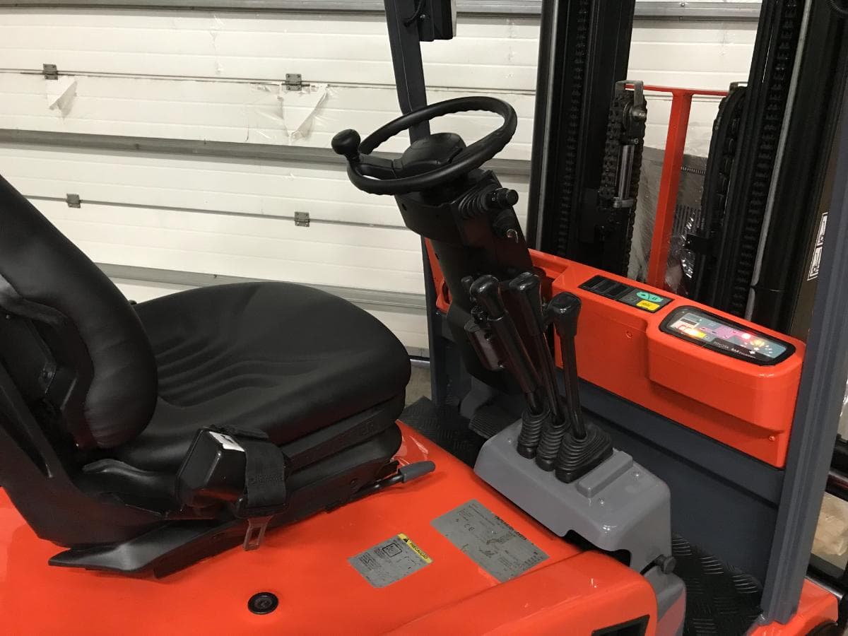 Empilhador Toyota 1500 Kg Elétrico — imagem 10